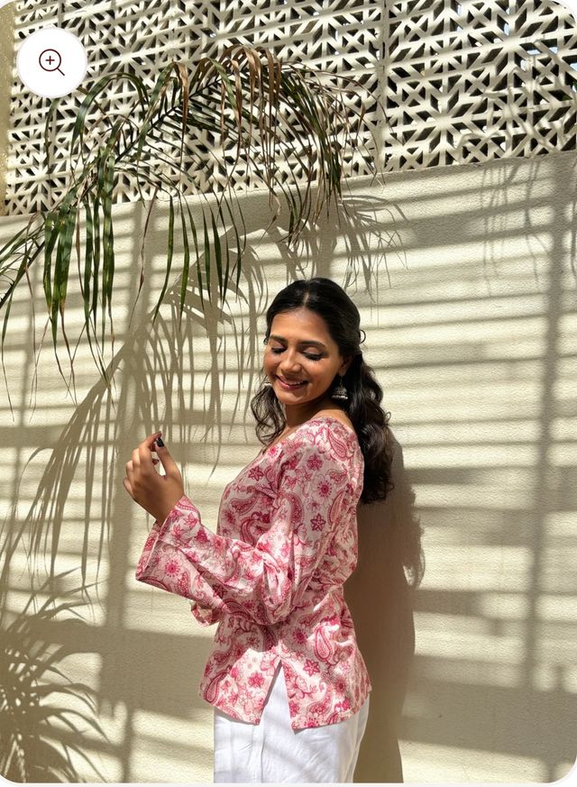 Women's Printed Straight Sleeveless Square Neck Flared Short Kurti for Women & Girls – Pink & White Designer Kurti